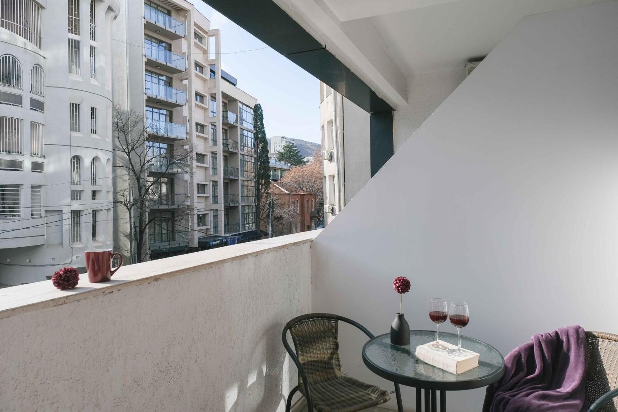 Round Garden Hotel Tiflis Exterior foto